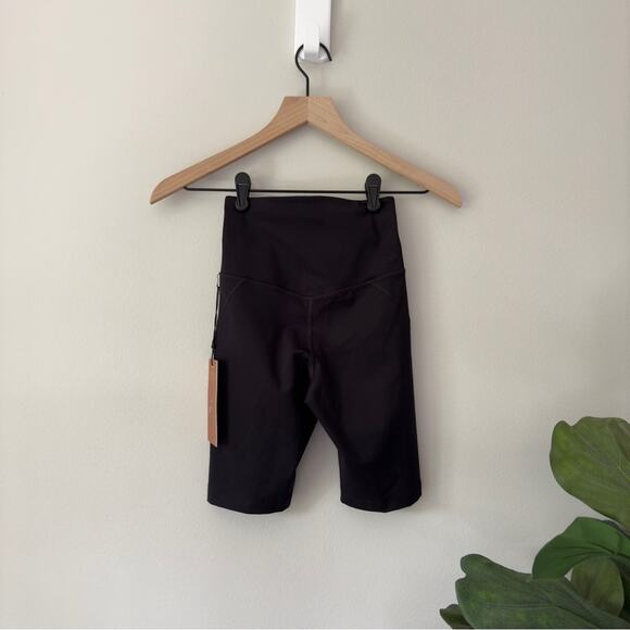 Girlfriend Collective Biker Shorts Stretch Recycled Polyester Spandex Athletic - Picture 2 of 9